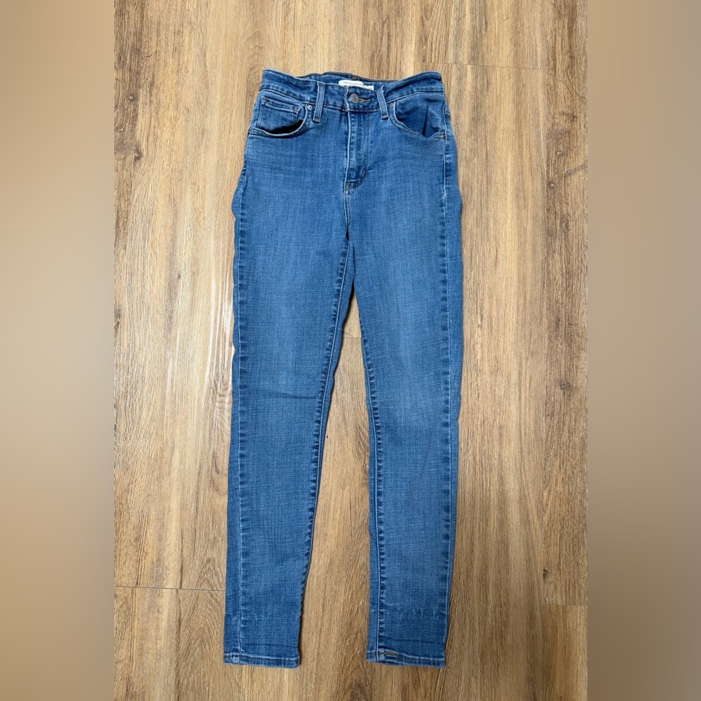 Levi's Women's Skinny Jeans Medium Wash W26L28